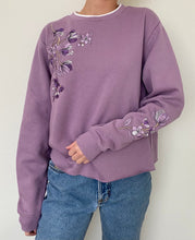 Load image into Gallery viewer, Vintage Floral Embroidered Sweatshirt