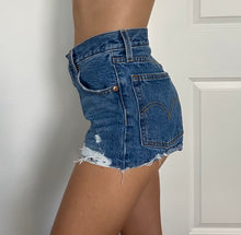 Load image into Gallery viewer, Levis Denim Shorts
